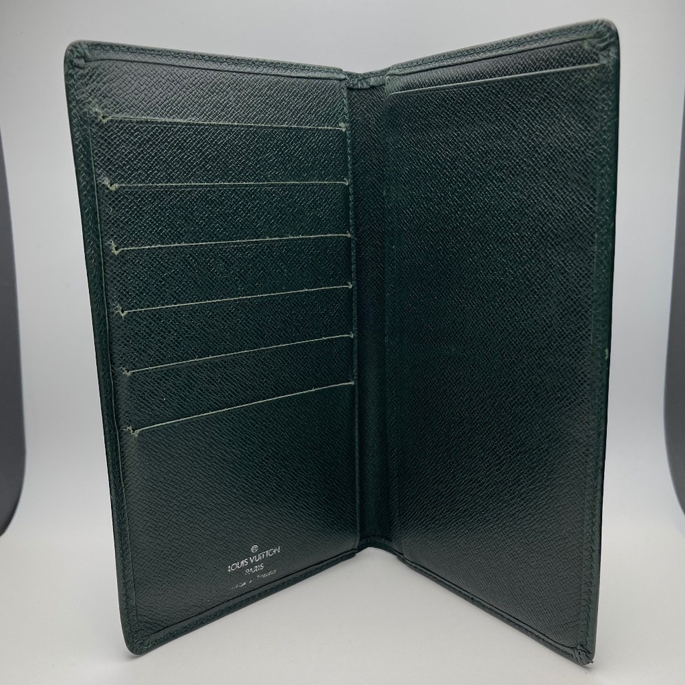 Louis Vuitton Green Taiga Leather Long Wallet/Card Holder - Preowned